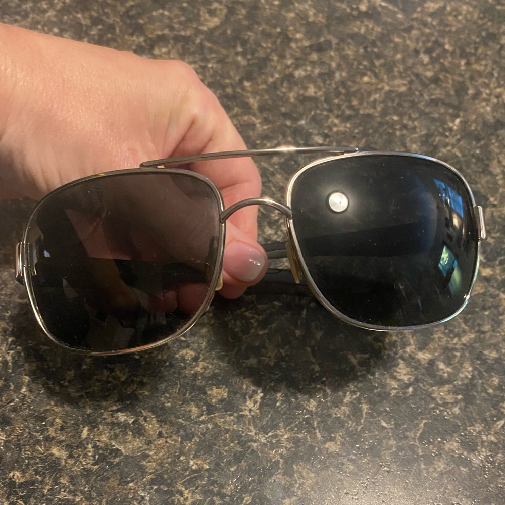 Costa Del Mar cocos, palladium frame and glass lenses. Like new used condition